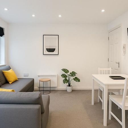6 Person Apartment In City Centre 카디프 외부 사진