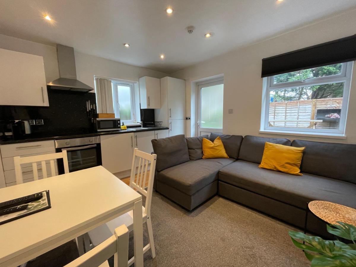 6 Person Apartment In City Centre 카디프 외부 사진