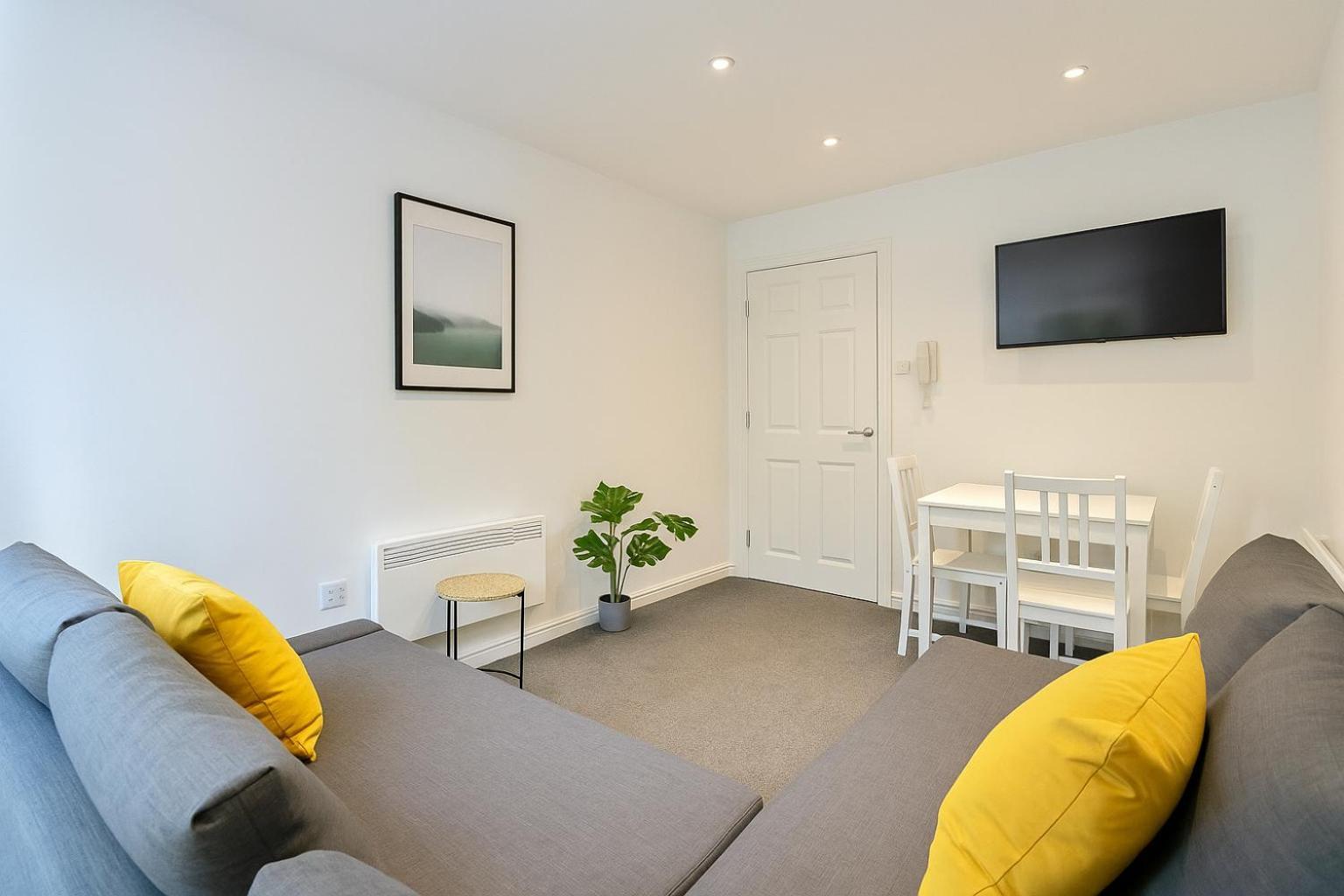 6 Person Apartment In City Centre 카디프 외부 사진